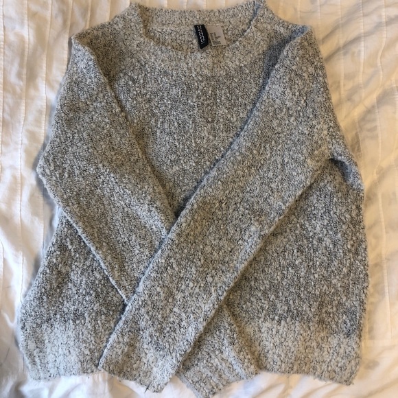 Cozy grey sweater 😍 - Picture 3 of 3